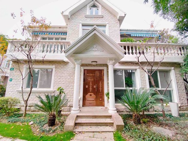 【多图】金虹别墅,西郊公园租房,金虹别墅 地上三层大小六个房间,可