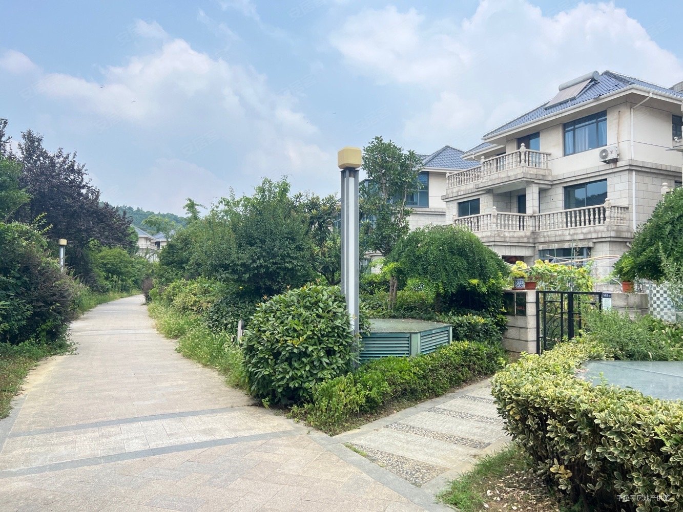 金屋山庄7室3厅6卫593㎡南北1450万