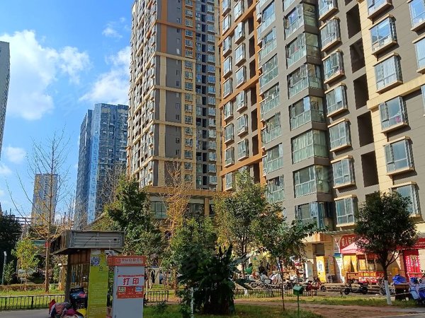 安宁人民路壹号广场小区壹号广场精装两室一厅空房中楼层电梯房地铁口