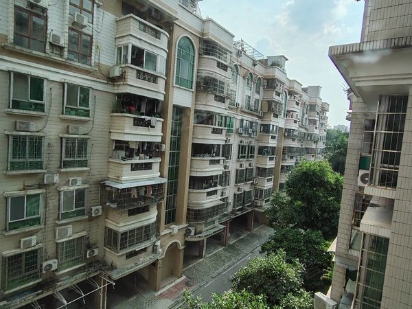 广地花园 一期电梯大2房1卫 南向采光好 拎包入住 有k看房