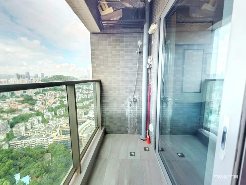 靠山近公园,车位充足,置换急售,只需契税,豪装,拎包莪术,深业东岭二手