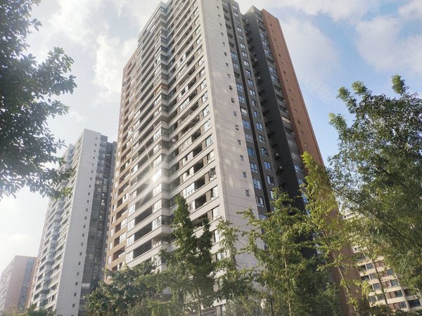 重庆渝北空港中国摩林莺花园渝北空港三号线轻轨旁,精装两房.