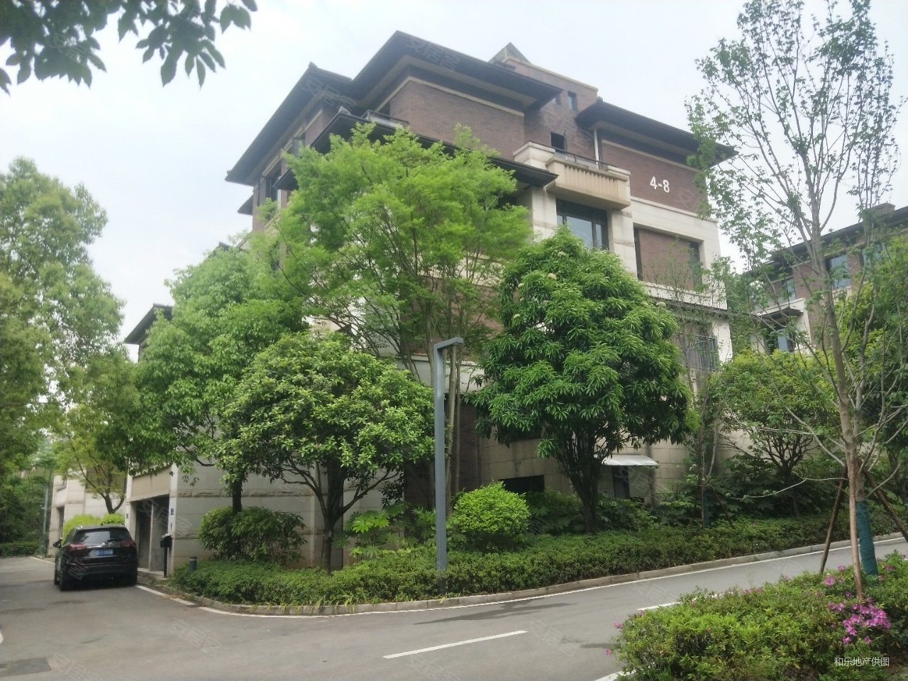 中航城国际社区(南区别墅)5室2厅4卫221.43㎡南北530万