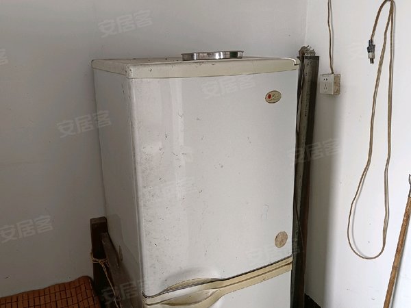 自贡自流井五星街郭家坳街顺龙坝居委会郭家坳街顺龙坝居委会 1室1厅1卫出租房源真实图片