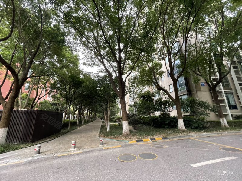 清竹园3室2厅2卫129.55㎡南北610万