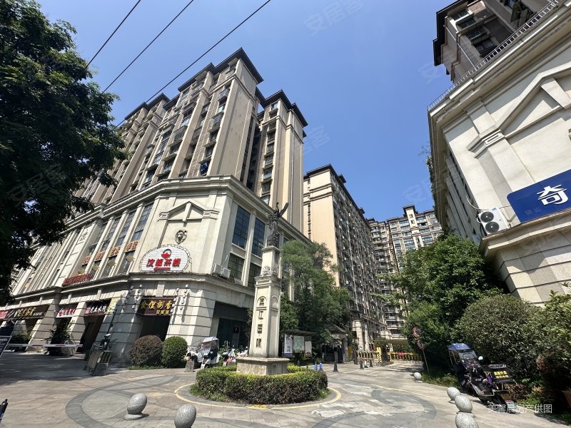 滨江国际 装修9层新 大套二 户型方正 看房方便