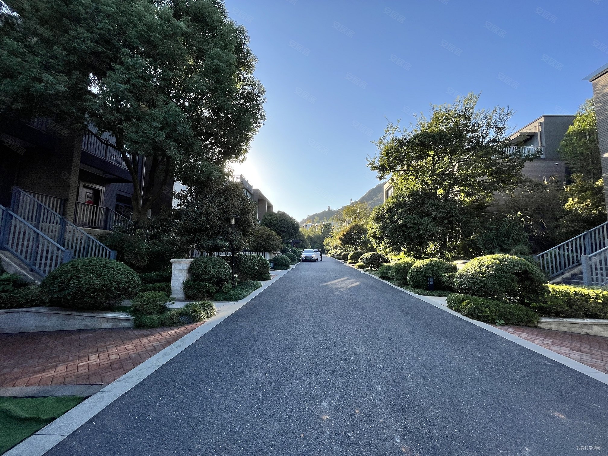 急卖地铁口独栋别墅直降500万花园1亩多随时看房