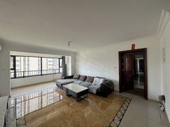 吕梁孝义城区城西碧桂园,电梯三卧两卫,有家具没家电,随时入住出租房源真实图片