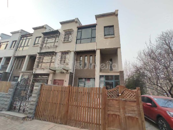 天津河西梅江南半岛蓝湾天睐园河西 老梅江 位置好 联排 3层 门口有两