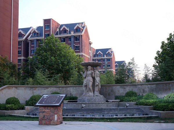 保定高碑店高铁新区英伦名郡英伦名郡三居1200元家具家电齐全挨着大门