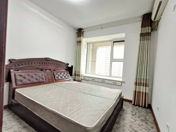 青岛黄岛长江路黄海铂寓两台空调 城市传媒附近 精装套二 家电齐全