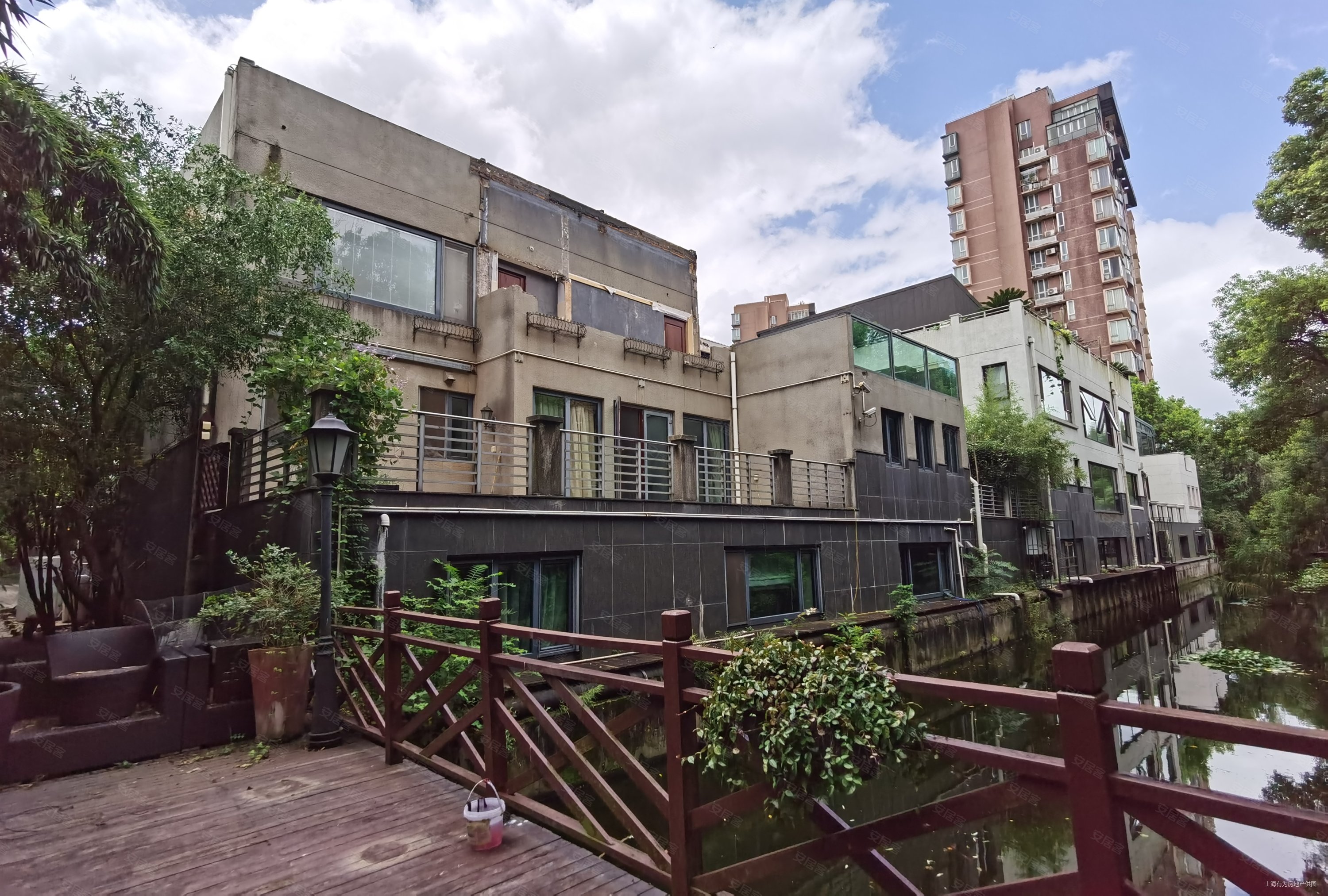 天然居独栋大别墅单价不到十万看房随时后花园是整个植物园