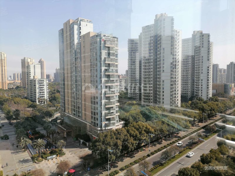 南北通透 高楼层 全天采光 视野开阔无遮挡,湖畔天城二手房,425万,3室