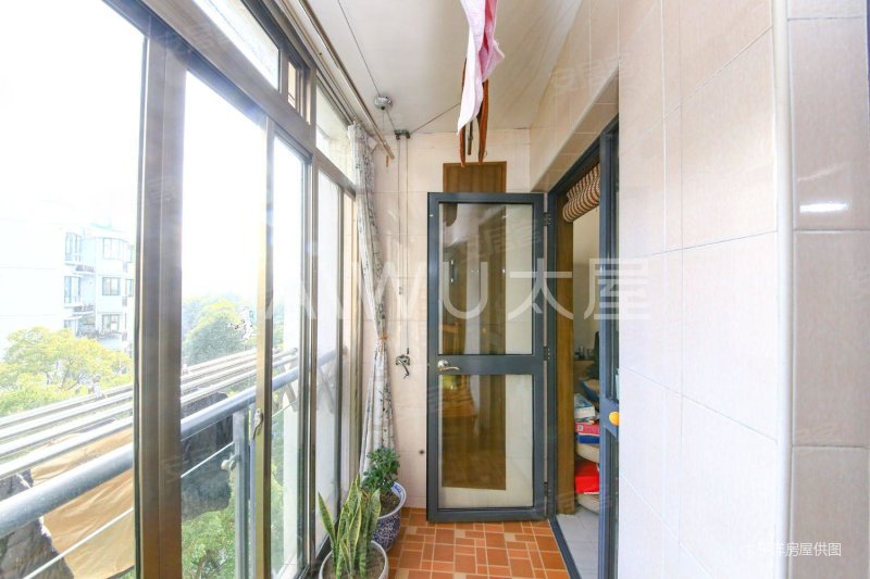 佳龙花园环境好商圈成熟正南朝向出行方便电梯房