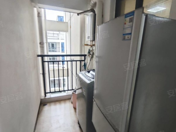 桂林七星三里店国贸益华城急租 三里店益华城 一房两厅 家电齐全民用水电 电梯高楼层出租房源真实图片