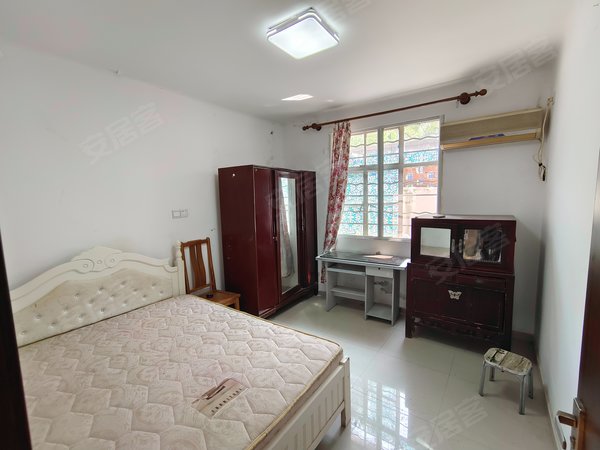 上海浦东周浦周东一村周东一村一楼带一个小院,可以办居住证看房方便