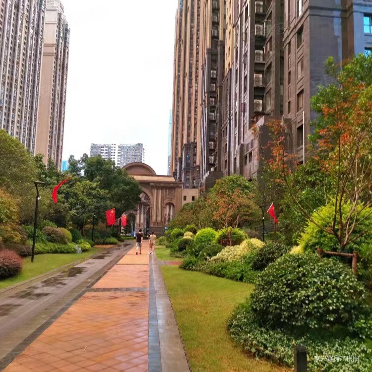 鼎豪聚集万达御湖壹号220平通透大四房含家具家电车位全新