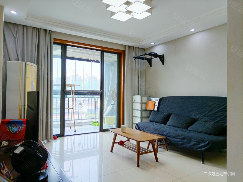 次新小区 保利雅苑精装二房 中上楼层    急抛有钥匙