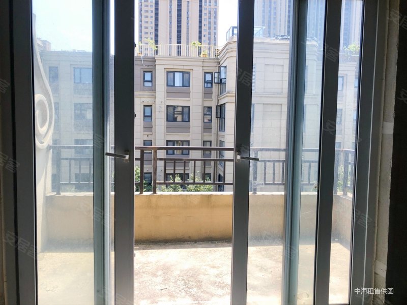 中海城屿墅 180平3室3卫上叠拼带露台 400w