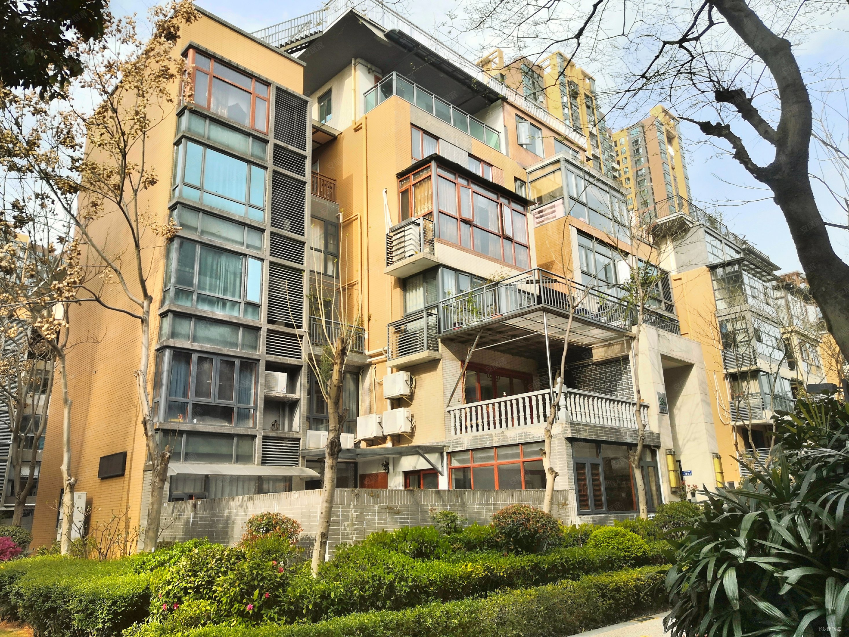 地铁口 精装叠墅 带车位 带露台 性价比高,海伦春天二手房,300万,6室2