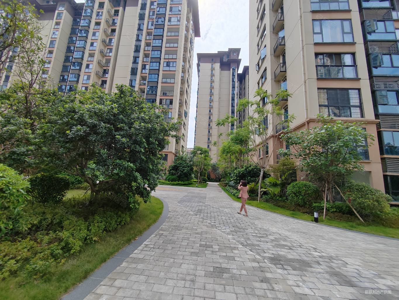 精装电梯大都熙园地段配套成熟亏本急卖钥匙在手随时看房