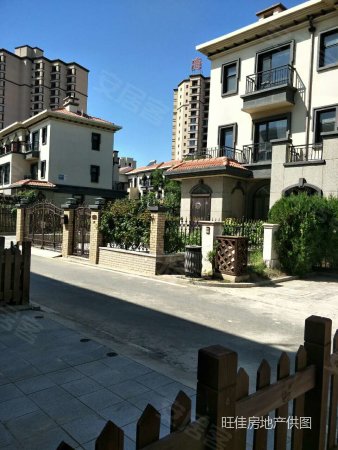 御龙湾二期别墅带车位带小院可扩建300多平按100平交易