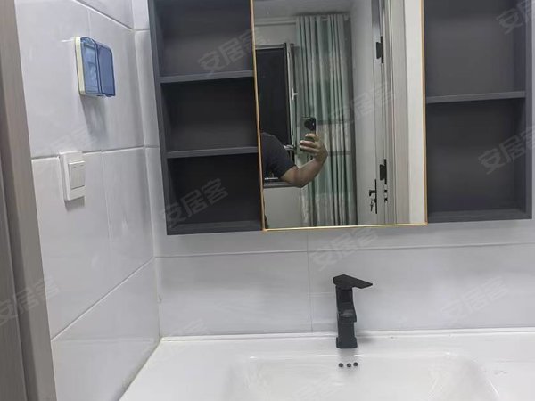 淄博张店体育中心阳光西苑阳光西苑!紧邻中心医院西院区,美达菲学校!电梯好房,精装三室出租房源真实图片
