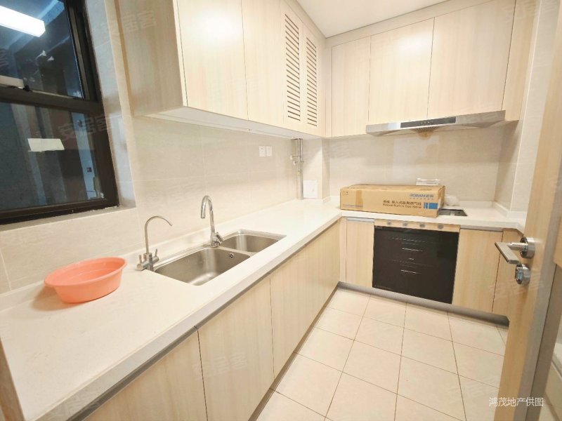 满两年临近草海湿地公园次新小区,融创文旅城山语海北区二手房,149万