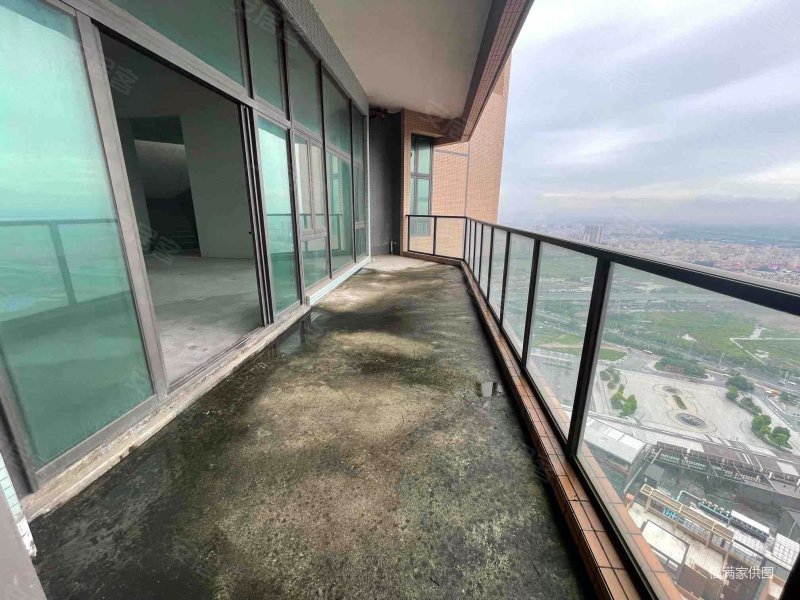 利和复式豪宅出售,自带大泳池,俯瞰西江和整个古镇,层高6米,幸福华庭