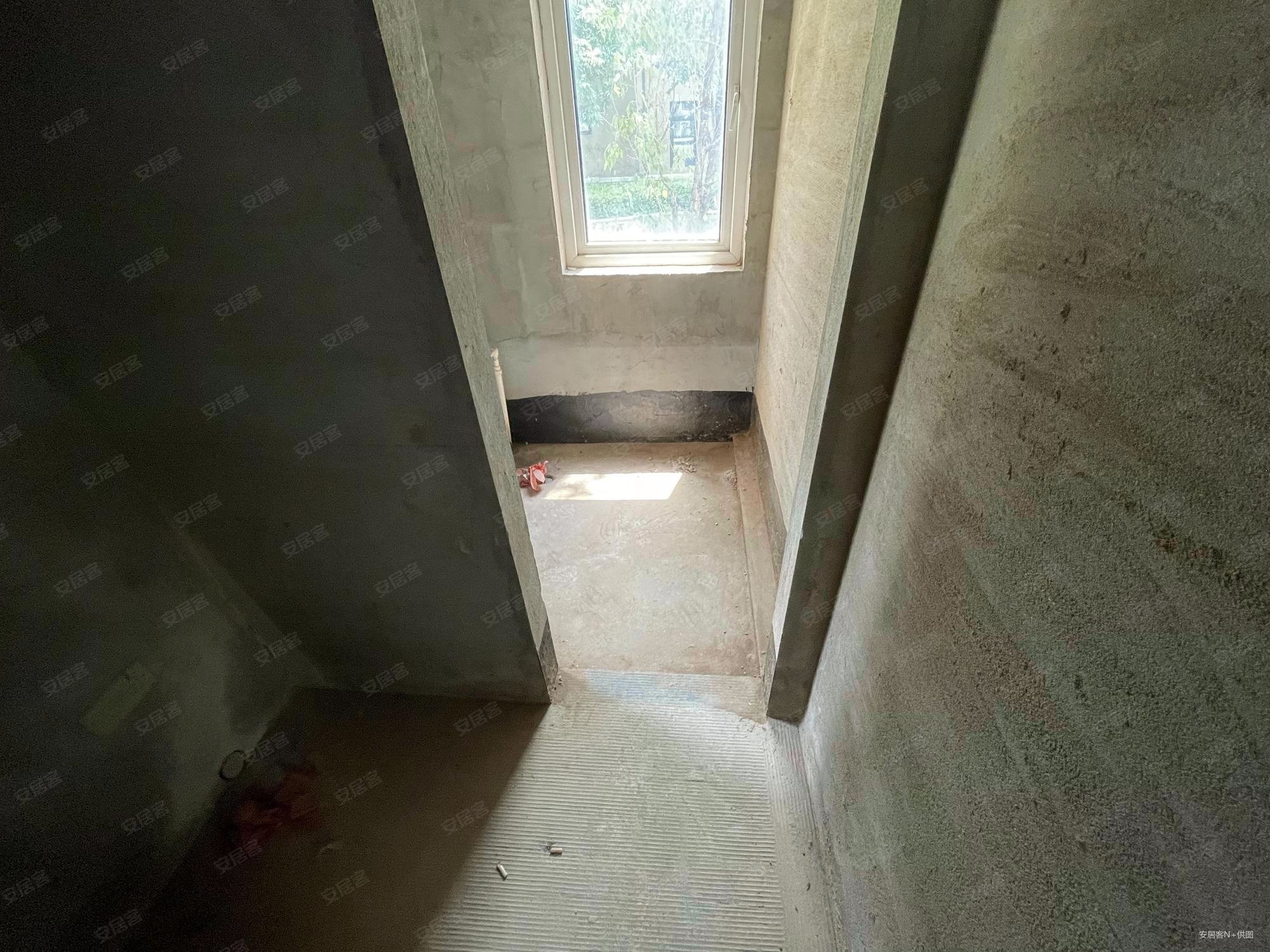 珑璟轩(别墅)4室2厅3卫169㎡南160万