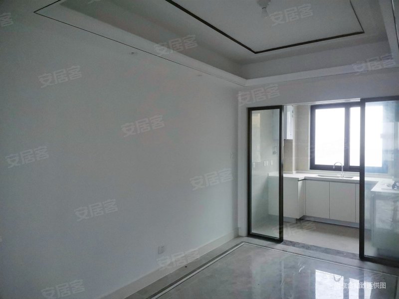 停车方便 双卫 带电梯 高楼层视野无遮挡 正南朝向 次新小区,颐和翡翠