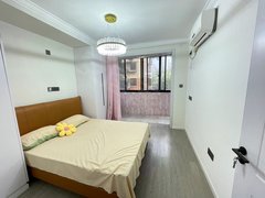 温馨舒适 两室一厅带露台 6号线临沂新村地铁口 房子非常好！