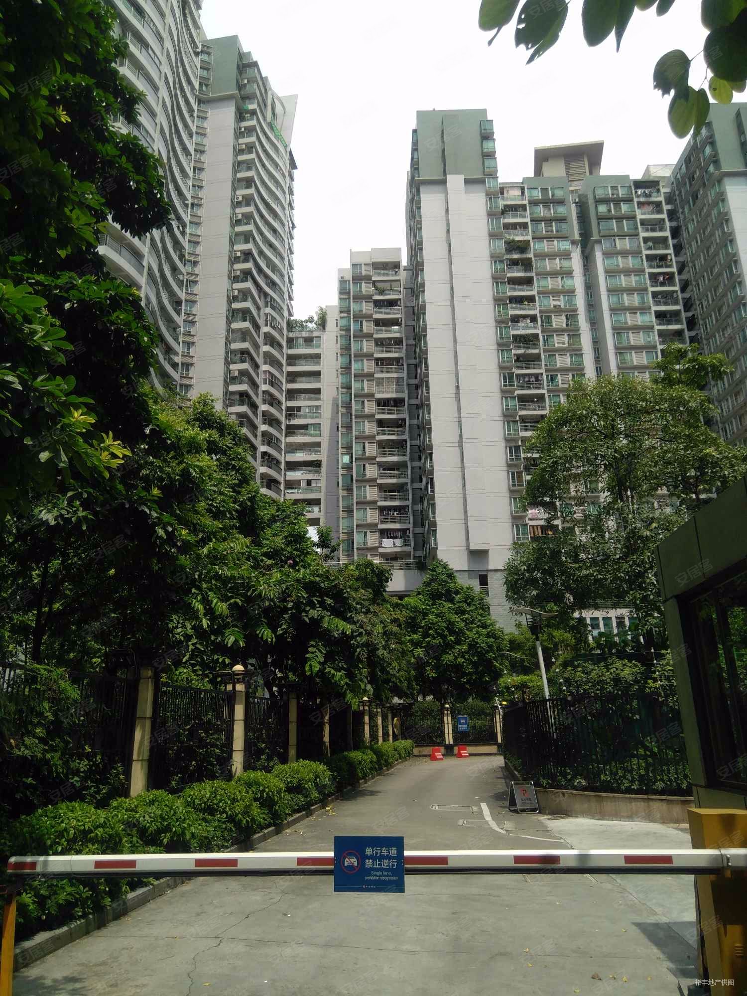 珠江新城誉峰大宅一层一户高楼层南北通透采光很好