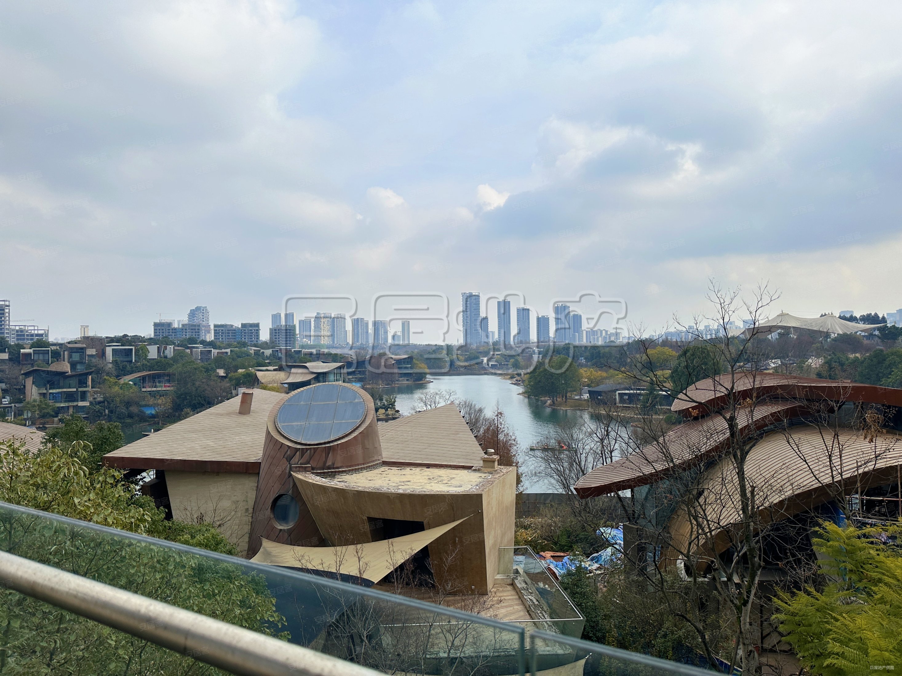 麓湖黑蝶贝 双花园带码头 独栋别墅 实用超1000平,麓湖生态城黑蝶贝二