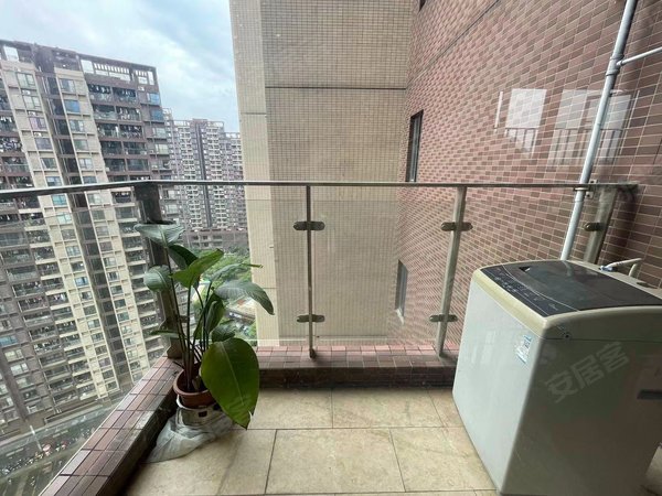 【多图】新福港鼎峰,萝岗租房,新福港鼎峰 3室2厅1卫 88平 电梯房