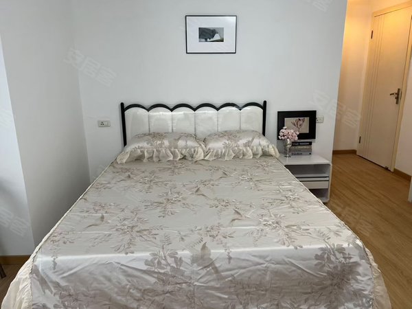 黄石黄石港万达广场华夏城市中心摩尔城对面高层电梯一室一卫落地窗，通风采光俱佳出租房源真实图片