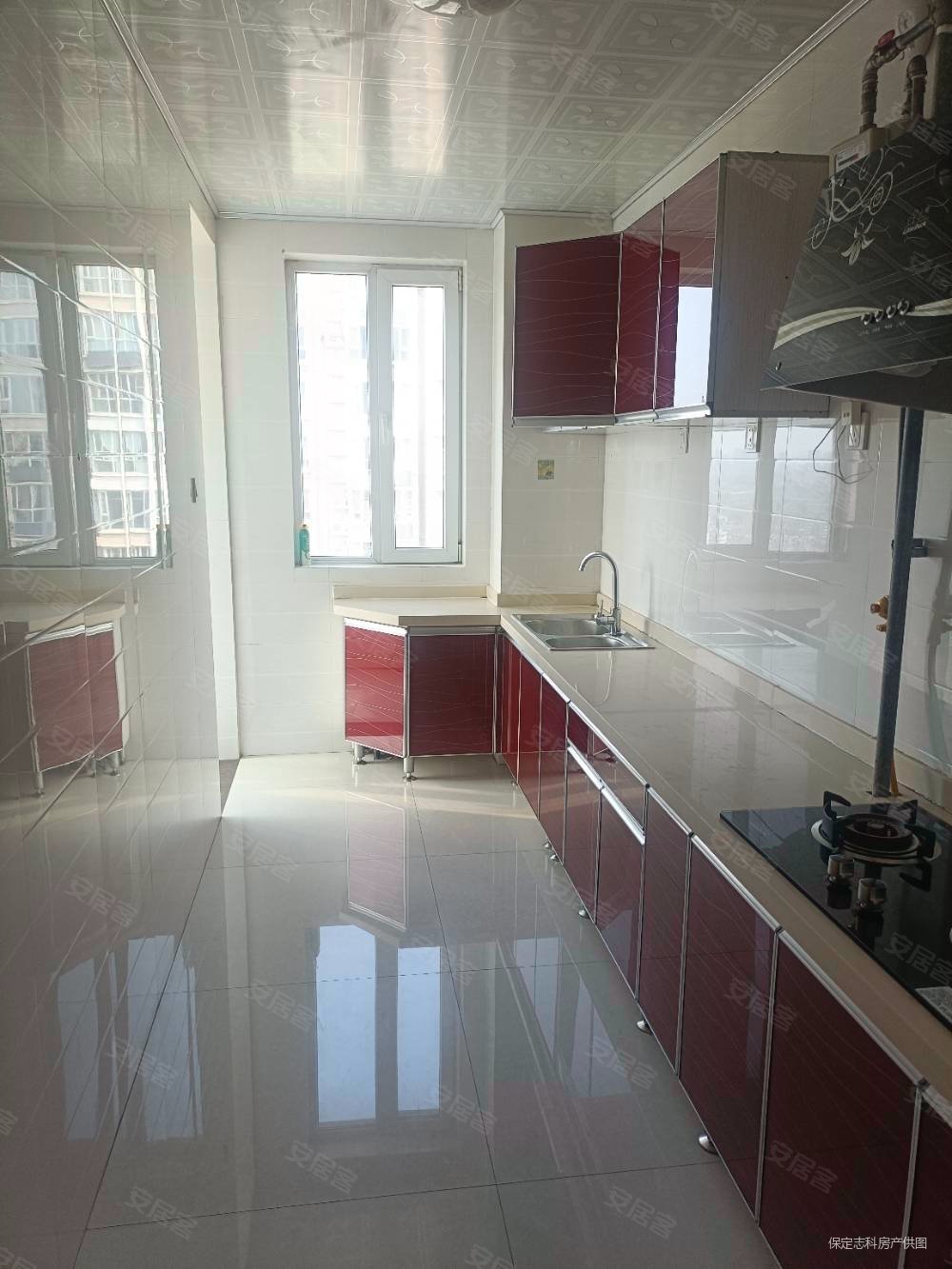 维多利亚夏郡3室2厅2卫134.69㎡南北95万