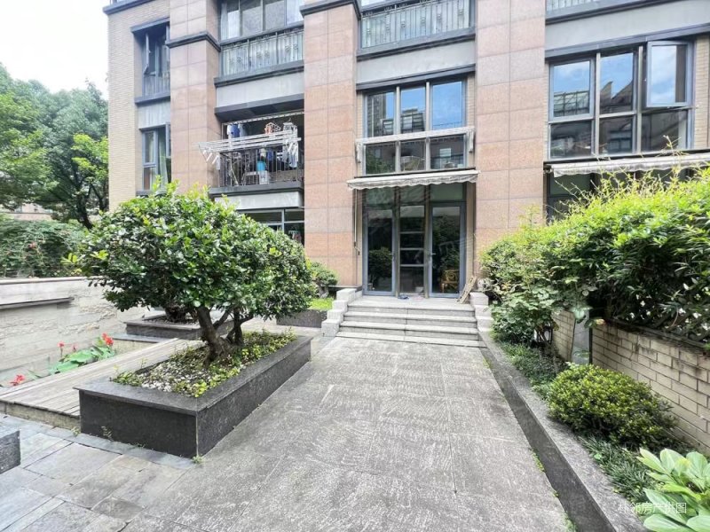 万科物业推荐 金品家园新上洋房一楼带院子 自住保养好