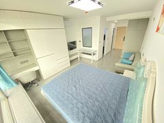 贵阳观山湖八匹马富力新天地精装修公寓满墙大壁柜，厨卧分离不用担心串味无中介出租房源真实图片