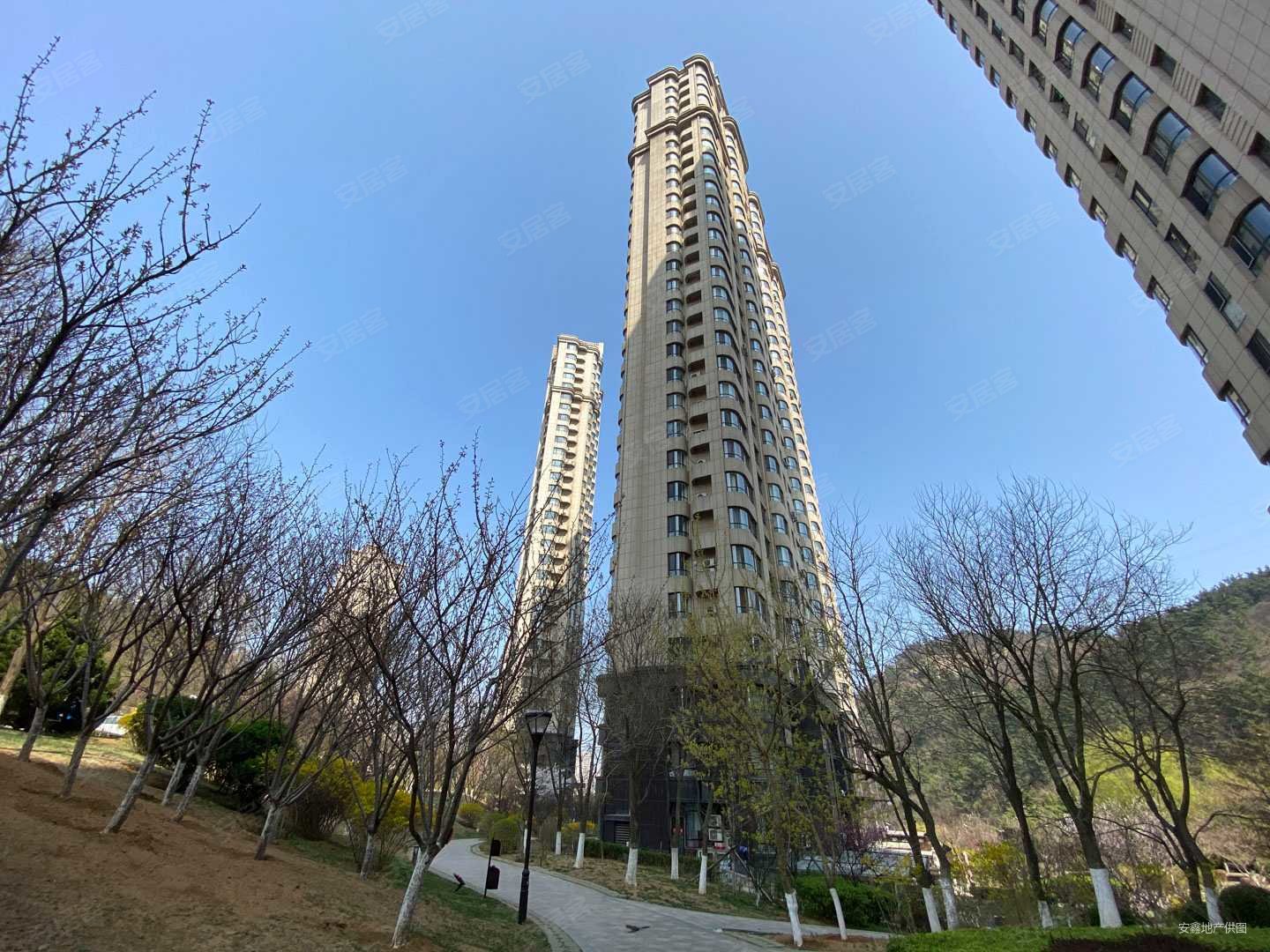 新上明秀山庄位置好无遮挡稀有三室采光好装修好拎包入住价位便宜