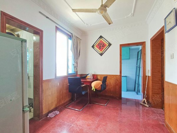 杭州萧山城厢崇化小区崇化学校旁,两房一厅,燃气烧饭,配套全,民用水电