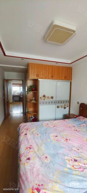 金庭花园三房二卫四楼带阁楼前后大露台