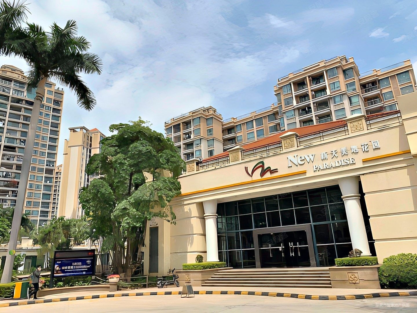 新天美地,带入户花园,电梯高层3房,一手业主,只卖这个价