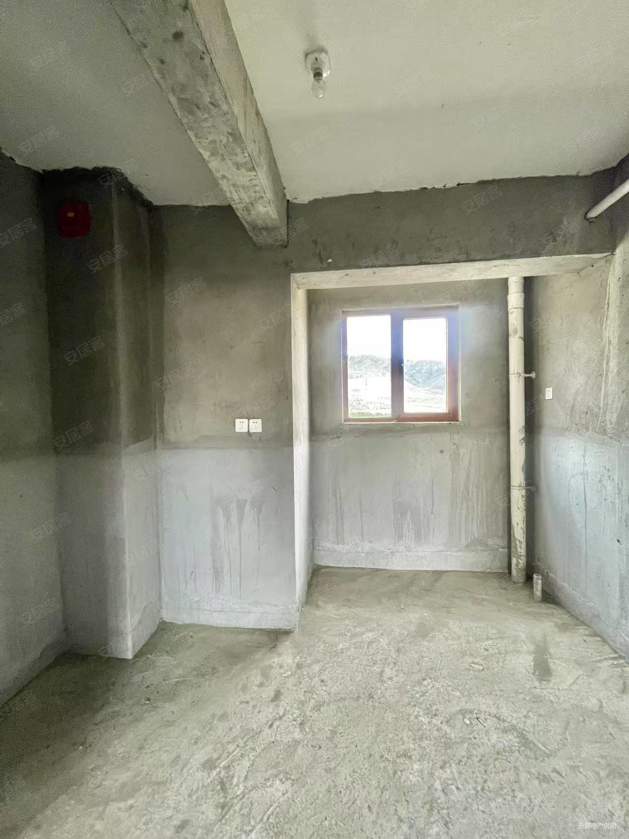 幸福家园3室2厅2卫141㎡南北67万