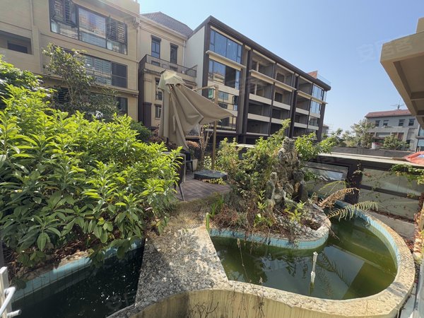 南宁良庆五象大道紫金城北区(商住楼)大别墅出租!豪华家具家电齐全,有露台有花园,可自住可商用!出租房源真实图片