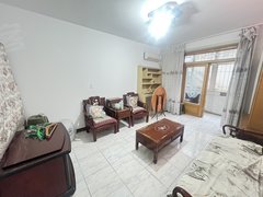 锦州古塔妇婴医院新玛特楼下，三室两厅一卫，多层二楼，家具家电齐全，近市场。出租房源真实图片