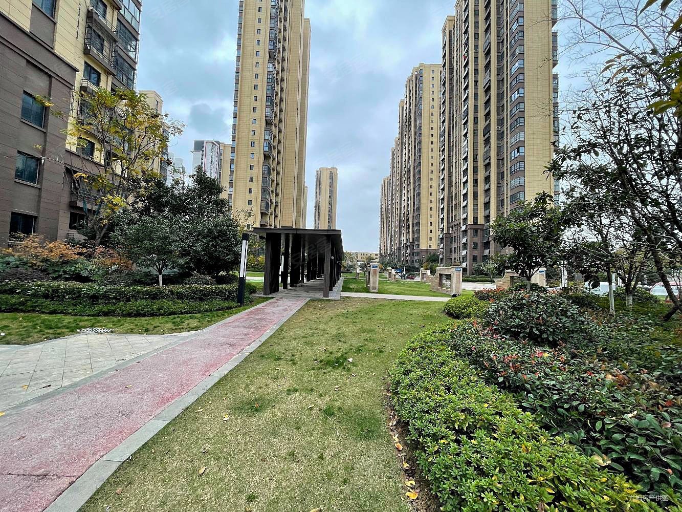 禹洲商圈地铁口次新小区环境好电梯大四房小高层公摊小