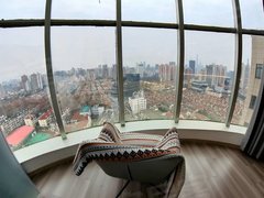 上海虹口虹口足球场180度全景落地窗，多伦路公寓可见三件套出租房源真实图片