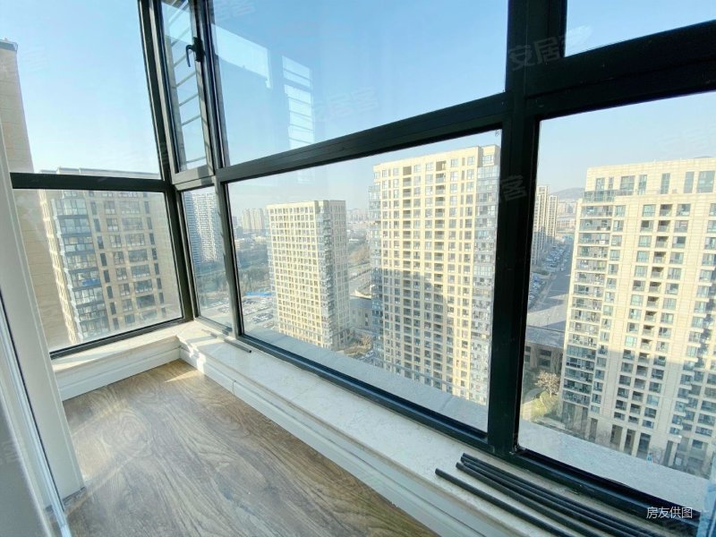 李村河畔 九水东路 绿城西子公寓 精装套三 有钥匙 19楼