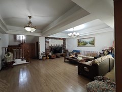 沈阳于洪荷兰村江山花园别墅 诚意出租 精装修 拎包入住 大花园 停车方便出租房源真实图片